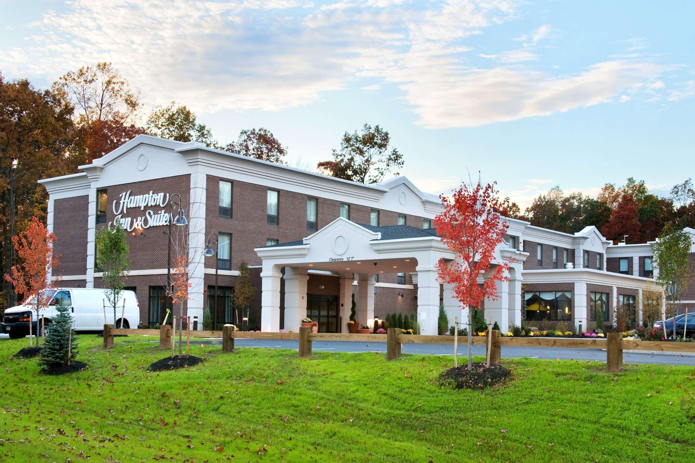 Hampton Inn And Suites Hartford/Farmington Exterior photo